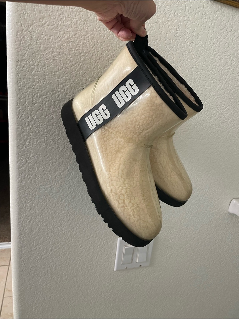 Wonens's UGGs Cream Waterproof Slip-On Boots w/Shearling Lining